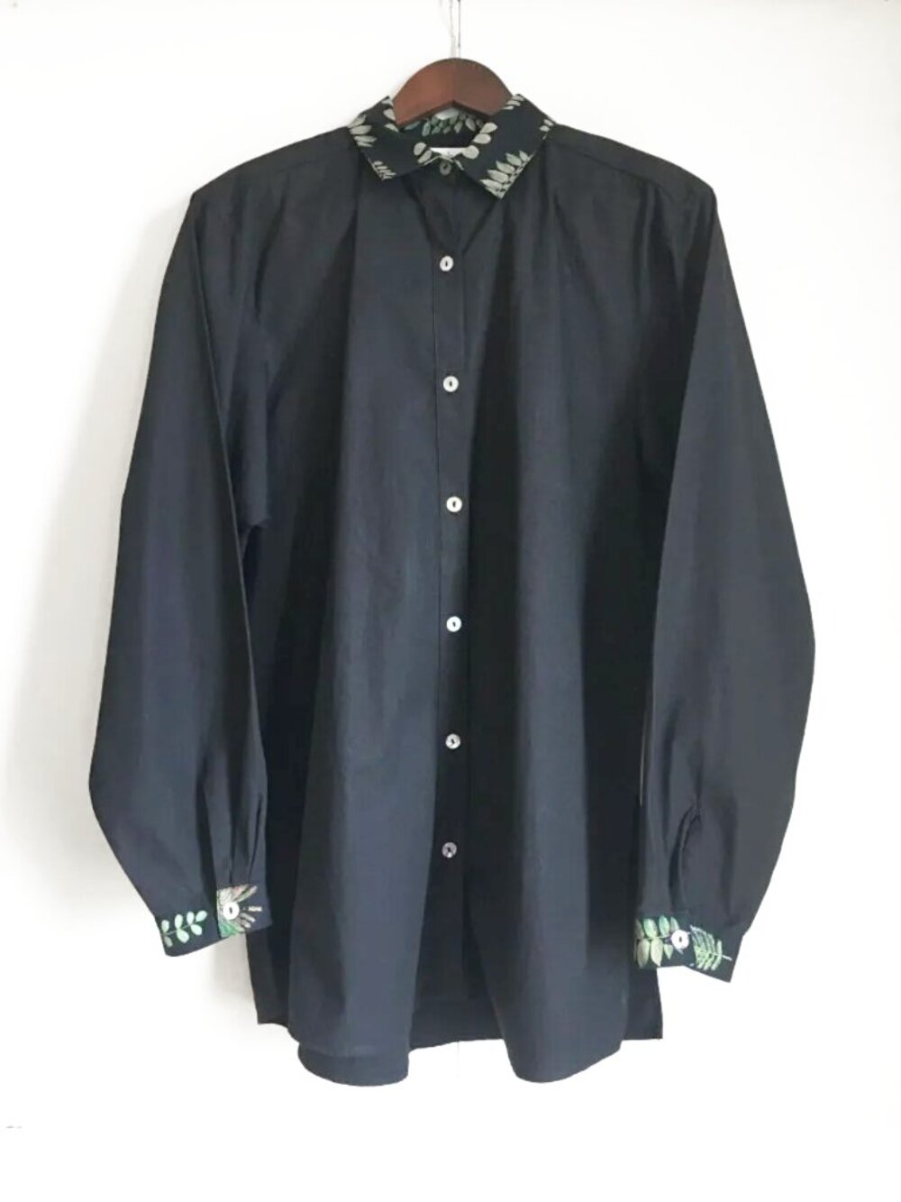 Mori Kei Made in Canada Black Cotton Mother of Pearl Button Up Shirt - M